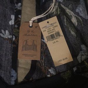 American Eagle off the shoulder top. Size XL. NWT